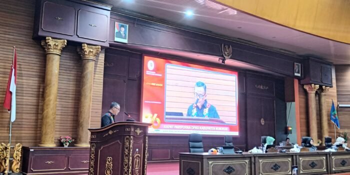 Sekretaris Daerah (Sekda) Setkab Nunukan, Raden Iwan Kurniawan menyampaikan jawaban pemerintah atas pandangan umum fraksi-fraksi DPRD terhadap Raperda APBD perubahan 2026