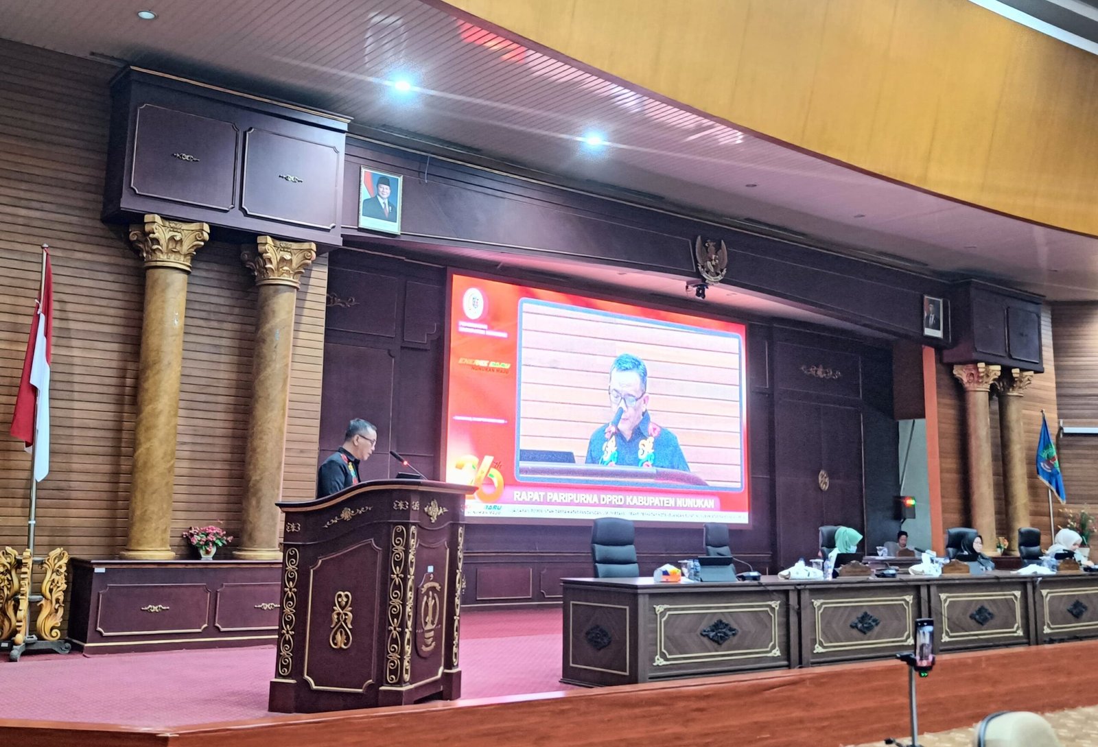 Sekretaris Daerah (Sekda) Setkab Nunukan, Raden Iwan Kurniawan menyampaikan jawaban pemerintah atas pandangan umum fraksi-fraksi DPRD terhadap Raperda APBD perubahan 2026